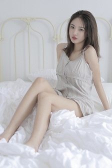 女巨人踩踏
